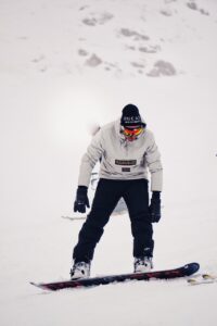 snowboarder, snowboard, snow-2030709.jpg